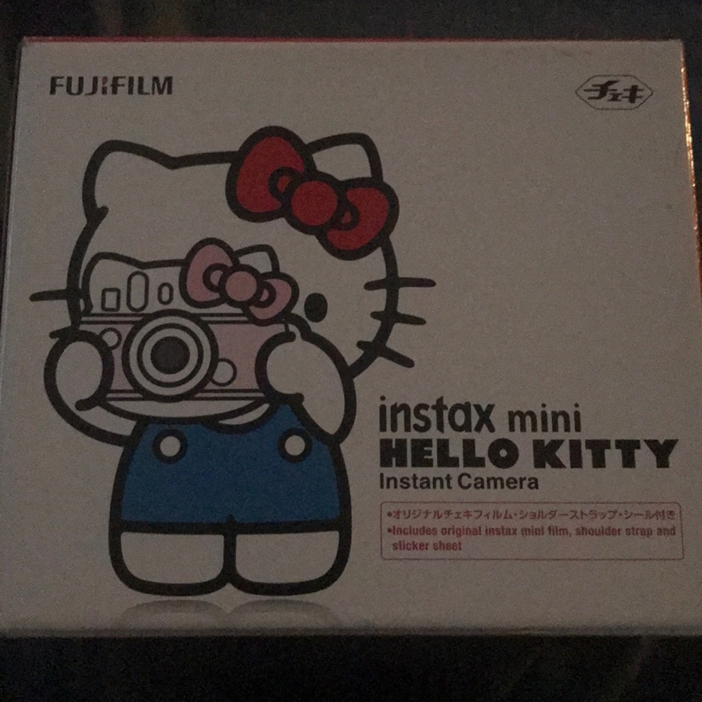 Sanrio Hello Kitty Pink & White Instax Mini Camera - Picture 4 of 4